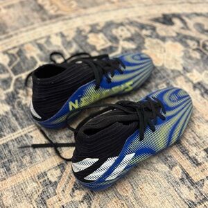 Soccer cleats size 3 1/2